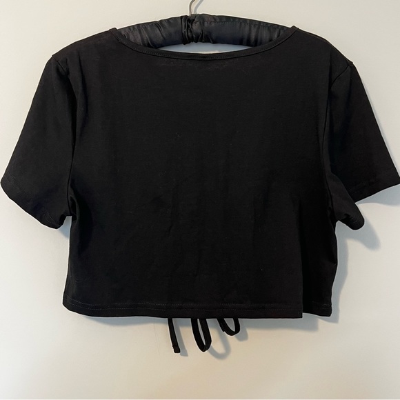 Black ruched crop top. - Picture 3 of 5